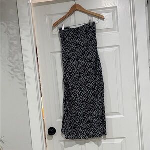 Urban Outfitters Black and White Floral Pencil Skirt